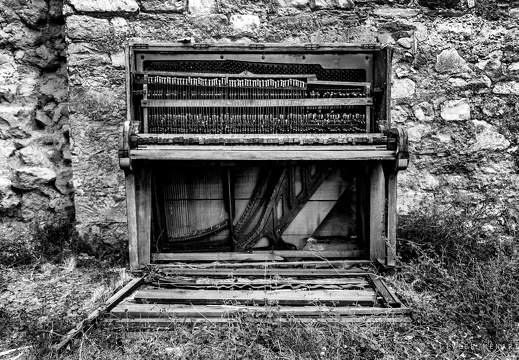 Piano en ruine